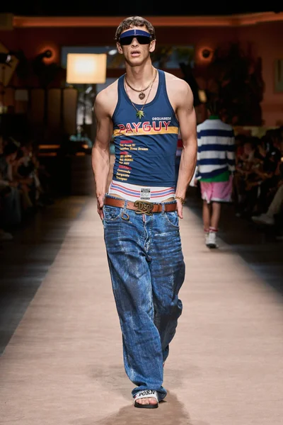 Look 12